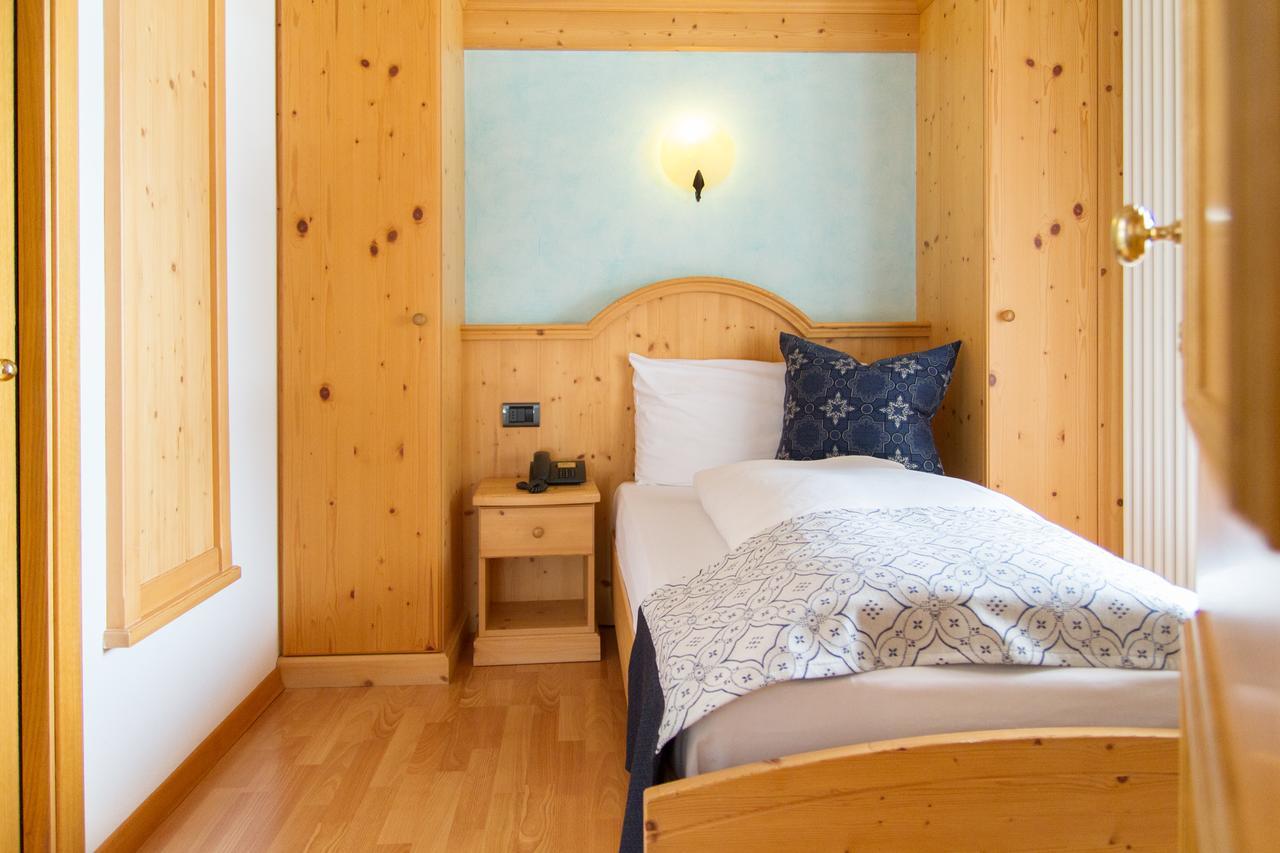 Hotel Genzianella 지아노 디 피엠메 외부 사진