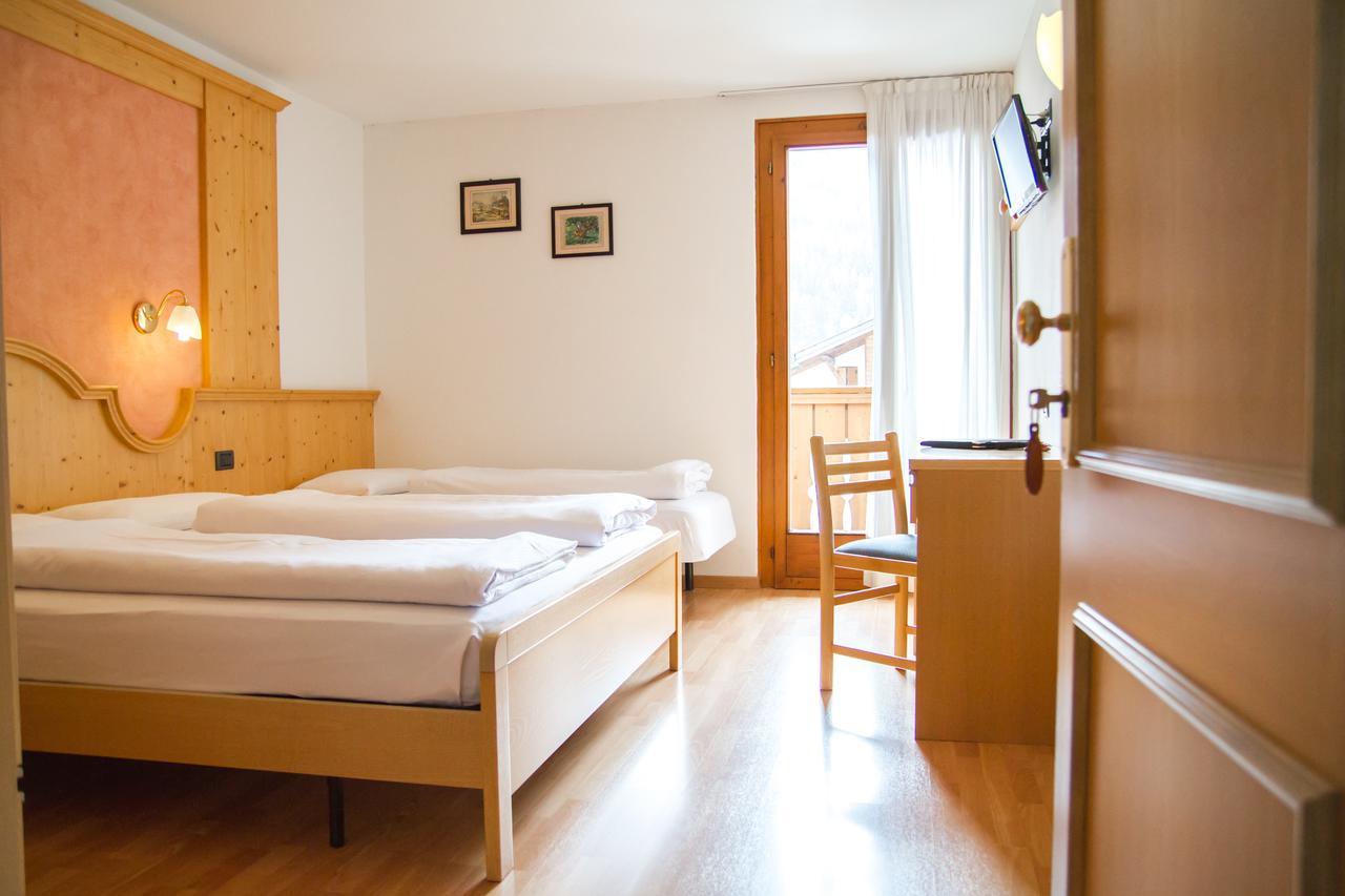 Hotel Genzianella 지아노 디 피엠메 외부 사진
